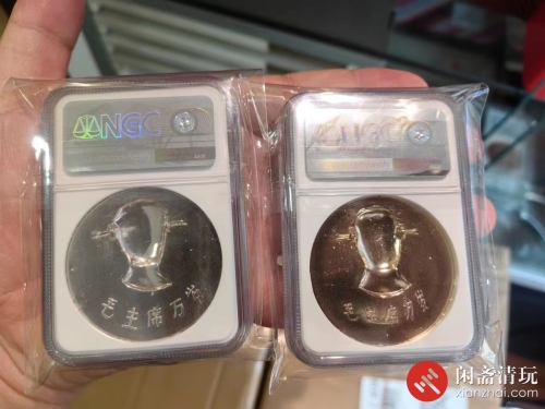 6枚套章中的两枚（小盒）
