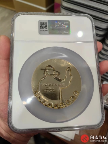 大个葵花底小招手